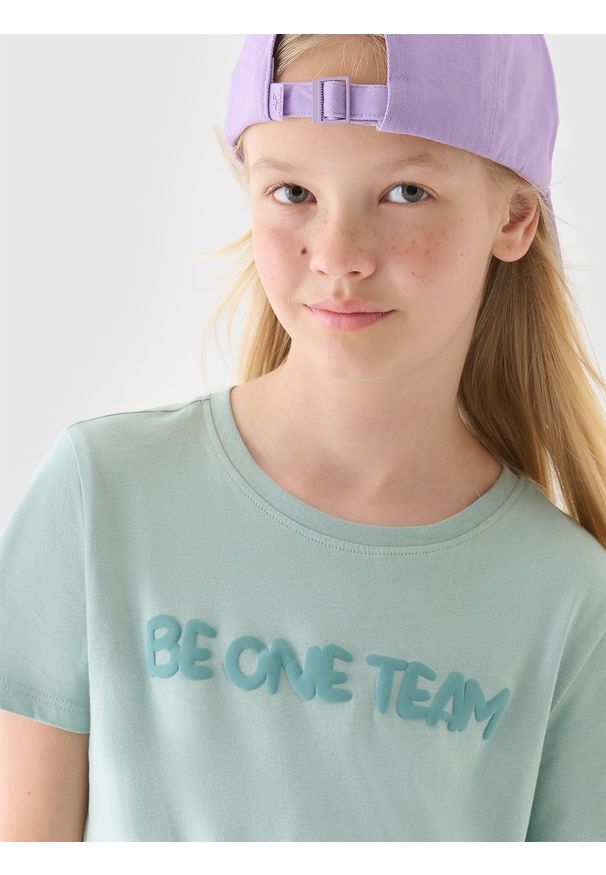 4f - 4F T-shirt z nadrukiem dziewczęcy - turkusowy 164 (13-14 lat). Okazja: na co dzień. Kolor: turkusowy. Materiał: bawełna, jersey, dzianina. Długość rękawa: krótki rękaw. Długość: krótkie. Wzór: nadruk. Sezon: lato. Styl: sportowy, klasyczny, casual