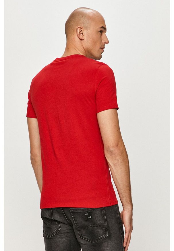 Guess - T-shirt. Okazja: na co dzień. Kolor: czerwony. Materiał: dzianina. Wzór: nadruk. Styl: casual