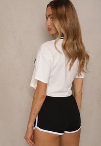 Renee - Biały T-shirt z Bawełny Ozdobiony Napisem Lireline. Okazja: na co dzień. Kolor: biały. Materiał: bawełna. Wzór: aplikacja, napisy. Styl: klasyczny, casual, elegancki #3