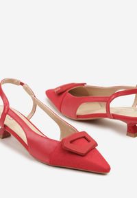 Born2be - Czerwone Sandały Slingback na Obcasie Typu Kaczuszka Zdobione Klamerką Desanoria. Okazja: na co dzień. Kolor: czerwony. Materiał: jeans. Wzór: aplikacja. Obcas: na obcasie. Styl: elegancki, casual. Wysokość obcasa: średni #5