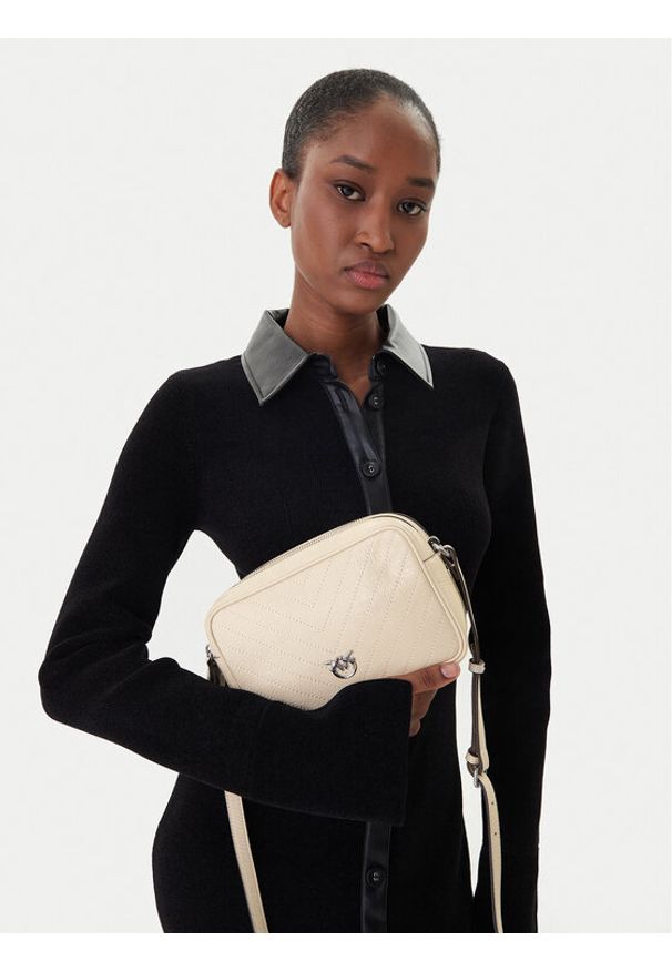 Pinko - PINKO Torebka Carrie Camera Bag Classic Al 25-26 PLTT 104336 A2JC Écru. Kolor: kremowy. Materiał: skórzane