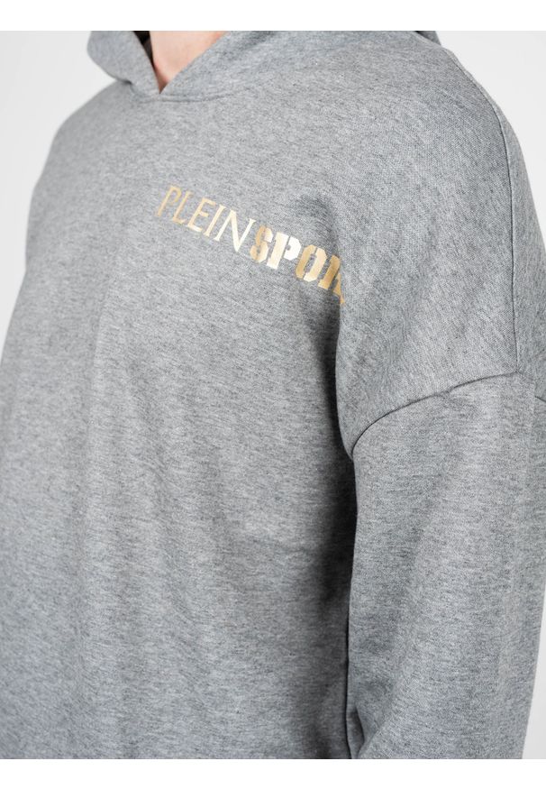 Plein Sport Bluza | FIPSC1315 | Mężczyzna | Szary. Okazja: na co dzień. Typ kołnierza: kaptur. Kolor: szary. Materiał: poliester, bawełna. Wzór: aplikacja, nadruk. Styl: sportowy