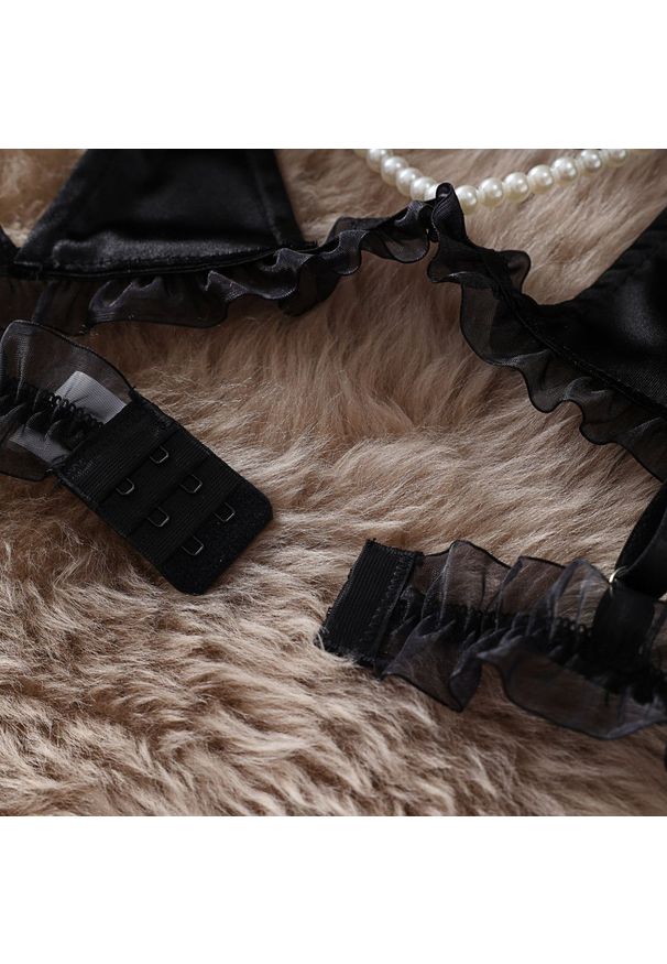 Intica - Komplet bielizny z siateczki z wstążkami Sallee. Kolor: czarny. Materiał: materiał