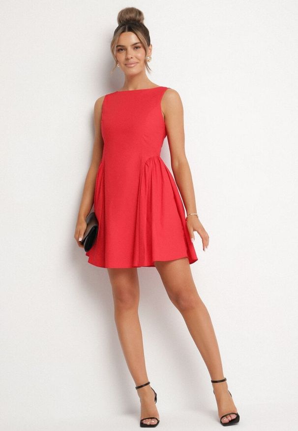 Born2be - Czerwona Bawełniana Sukienka Rozkloszowana Lavione. Okazja: na co dzień. Kolor: czerwony. Materiał: bawełna. Typ sukienki: proste. Styl: klasyczny, elegancki, casual
