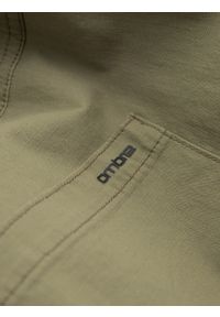 Ombre Clothing - Męskie spodnie JOGGERY z zapinanymi kieszeniami cargo - jasnooliwkowe V1 - Rozmiar: S. Kolor: oliwkowy. Materiał: guma, tkanina, elastan, bawełna. Wzór: nadruk #9