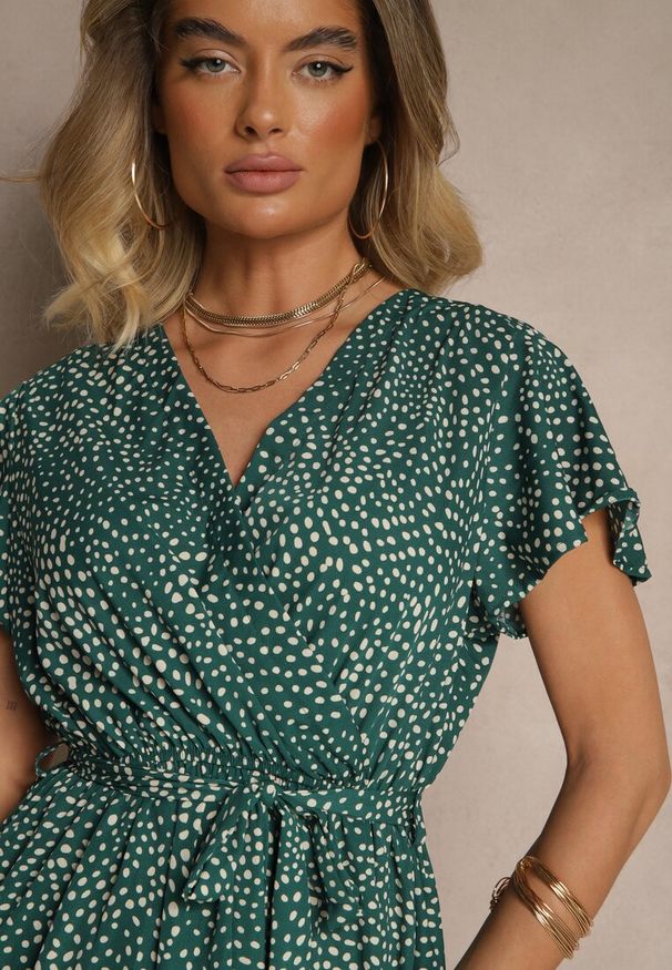 Renee - Zielona Sukienka Oreithonia. Typ kołnierza: dekolt w serek. Kolor: zielony. Materiał: materiał, tkanina. Wzór: aplikacja, kropki, nadruk. Typ sukienki: kopertowe. Długość: mini