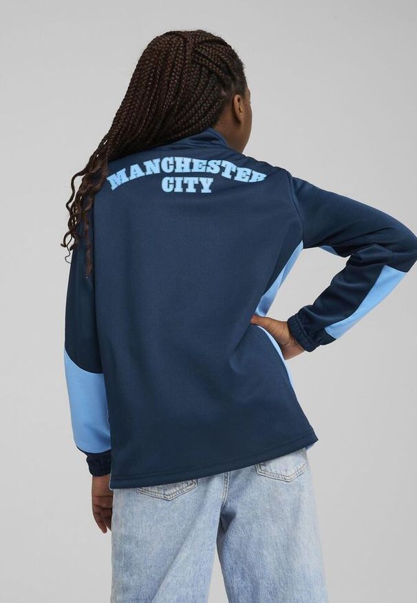 Puma - Młodzieżowa kurtka Manchester City ftblNRGY+ PUMA Marine Blue Blazing. Kolor: niebieski. Wzór: aplikacja