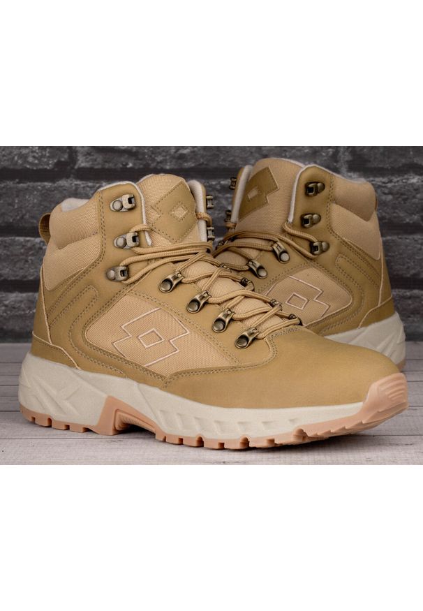 Buty męskie zimowe wysokie LOTTO WOODLARK MID WHEAT. Kolor: brązowy, beżowy, wielokolorowy. Sezon: zima