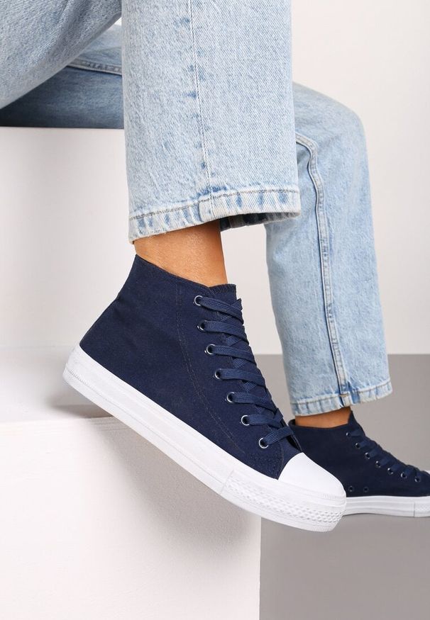 Renee - Granatowe Trampki z Wysoką Cholewką i Sznurowaniami Relagia. Wysokość cholewki: przed kolano. Kolor: niebieski. Materiał: jeans. Szerokość cholewki: normalna. Styl: elegancki