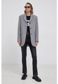 Karl Lagerfeld - T-shirt bawełniany 216W1732.51. Okazja: na co dzień. Kolor: czarny. Materiał: bawełna. Wzór: aplikacja. Styl: casual #2