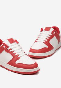 Renee - Biało-Czerwone Sznurowane Sneakersy na Płaskiej Podeszwie z Imitacji Skóry Bioriana. Okazja: na co dzień. Kolor: biały. Materiał: skóra. Obcas: na płaskiej podeszwie