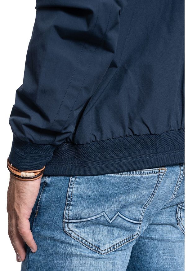 Wrangler - KURTKA WRANGLER BOMBER JACKET NAVY W4C0YC114 112129094. Okazja: na co dzień. Styl: casual