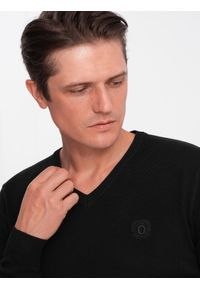 Ombre Clothing - Elegancki sweter męski V-neck BASIC z wiskozą – czarny V1 - Rozmiar: XXL. Kolor: czarny. Materiał: wiskoza. Wzór: haft. Styl: elegancki