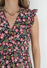 Born2be - Czarna Rozkloszowana Sukienka z Wiskozy w Kwiaty Evalis. Kolor: czarny. Materiał: wiskoza. Wzór: kwiaty. Sezon: lato #5