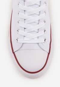 Born2be - Białe Trampki w Klasycznym Stylu z Niską Cholewką Tyrell. Okazja: na co dzień. Wysokość cholewki: przed kostkę. Kolor: biały. Materiał: materiał, jeans. Szerokość cholewki: normalna. Sezon: wiosna, lato. Styl: klasyczny #9