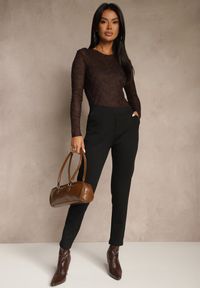 Renee - Czarne Spodnie o Kroju Skinny z Gumką w Talii i Wsuwanymi Kieszeniami Aronella. Kolekcja: plus size. Kolor: czarny. Wzór: paski #4