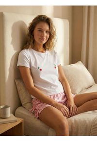 Sinsay - Bawełniana piżama dwuczęściowa z motywem wiśni - kremowy. Kolor: kremowy. Materiał: bawełna #1