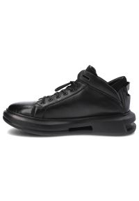 Czarne Sneakersy John Doubare Męskie Skórzane Buty. Okazja: do pracy, na uczelnię. Zapięcie: bez zapięcia. Kolor: czarny. Materiał: skóra. Szerokość cholewki: normalna. Sezon: jesień, zima #5