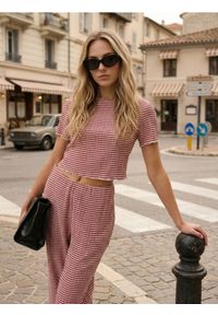 Sinsay - Prążkowana koszulka w paski z krótkim rękawem - wielobarwny. Materiał: prążkowany. Długość rękawa: krótki rękaw. Długość: krótkie. Wzór: paski #1