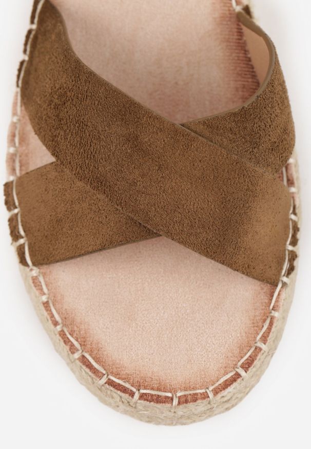 Born2be - Ciemnozielone Plecione Sandały Boho VICES ze Skrzyżowanymi Paskami Aqiaria. Okazja: na co dzień. Zapięcie: pasek. Kolor: zielony. Materiał: len. Sezon: lato. Styl: boho