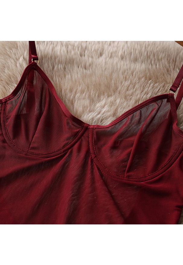 Intica - Komplet koronkowej bielizny na romantyczne wieczory Yvelise. Kolor: biały. Materiał: koronka