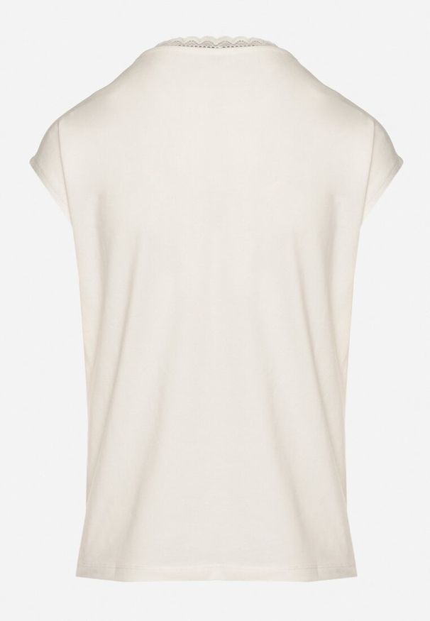 Born2be - Biały Bawełniany T-shirt z Koronką przy Dekolcie Ralettia. Okazja: na co dzień. Kolor: biały. Materiał: bawełna, koronka. Wzór: koronka. Styl: casual