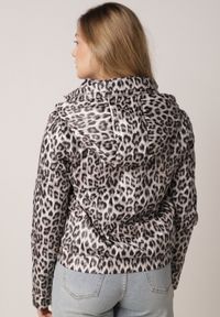 Born2be - Czarno-Biała Kurtka Przejściowa w Panterkę z Odpinanym Kapturem Antolea. Kolor: czarny, biały, wielokolorowy. Materiał: poliester, jeans. Wzór: motyw zwierzęcy. Styl: klasyczny #4