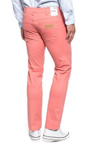 Wrangler - WRANGLER SPODNIE MĘSKIE GREENSBORO CORAL W15QWAR03. Materiał: materiał #8