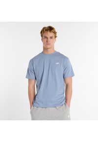 Koszulka męska New Balance MT41509DUS – niebieska. Kolor: niebieski. Materiał: bawełna, dresówka. Długość rękawa: krótki rękaw. Długość: krótkie. Wzór: haft #1
