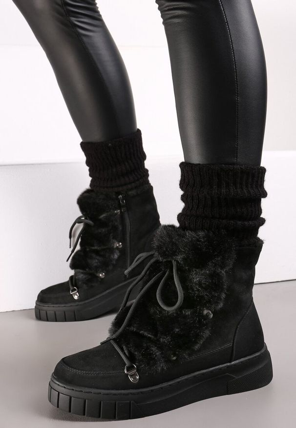Born2be - Czarne Śniegowce Ozdobione Futerkiem Przy Sznurowaniu Avionea. Okazja: na spacer, na co dzień. Kolor: czarny. Materiał: futro. Wzór: aplikacja. Styl: casual
