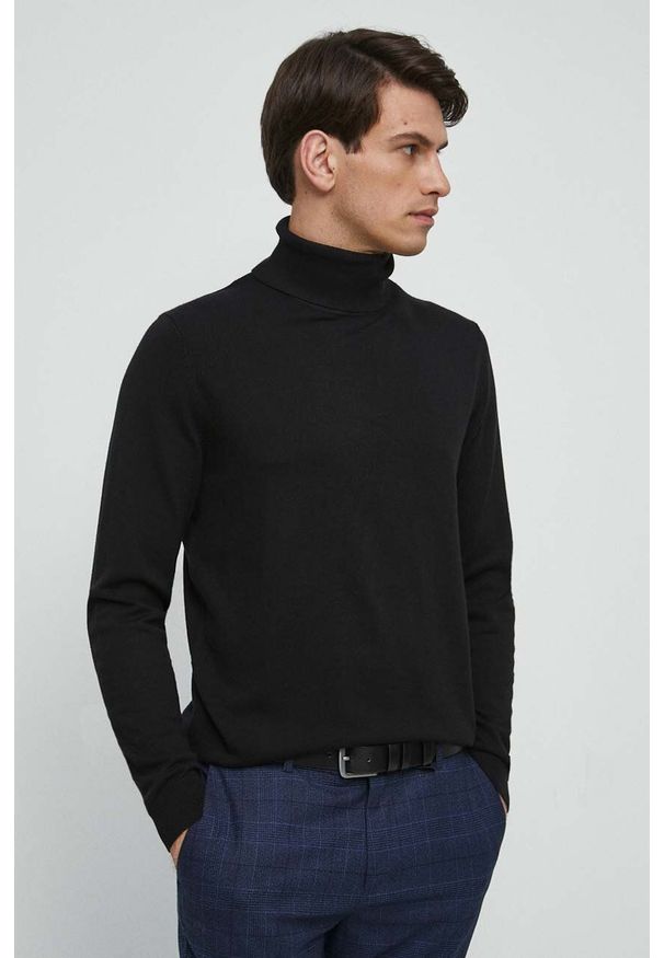 medicine - Medicine sweter męski kolor czarny lekki z golferm. Typ kołnierza: golf. Kolor: czarny. Materiał: dzianina. Długość rękawa: długi rękaw. Długość: długie. Wzór: gładki
