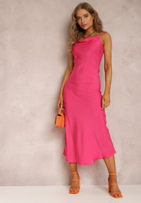 Renee - Fuksjowa Satynowa Sukienka Amporeia. Kolor: różowy. Materiał: satyna. Długość rękawa: na ramiączkach. Wzór: jednolity, gładki. Styl: elegancki, klasyczny. Długość: midi #5