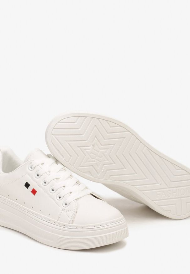 Born2be - Białe Casualowe Sneakersy na Grubej Podeszwie z Metalicznymi Wstawkami Vailia. Okazja: na co dzień. Kolor: biały