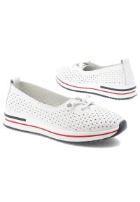 Półbuty damskie S.Barski, cholewka ze skóry naturalnej gładkiej z perforacją wsuwany fason dekoracyjna kokardka zaokrąglony nosek kontrastowe wstawki. Kolor: biały. Materiał: skóra. Szerokość cholewki: normalna. Wzór: gładki #3