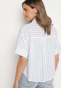 Born2be - Niebieska Koszula z Lnu i Wiskozy o Kroju Oversize Restia. Okazja: na co dzień, na spotkanie biznesowe, do pracy. Typ kołnierza: kołnierzyk klasyczny. Kolor: niebieski. Materiał: len, wiskoza. Sezon: lato, wiosna. Styl: klasyczny, elegancki, biznesowy, casual #3