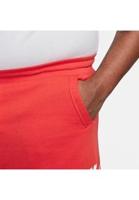 Spodenki Męskie Nike M Nk Club Alumni Hbr Ft Short. Kolor: czerwony. Długość: krótkie. Sezon: lato