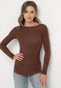 Born2be - Brązowa Bluzka z Wiskozą i Marszczeniem Furitta. Okazja: na co dzień. Kolor: brązowy. Materiał: wiskoza. Styl: casual, klasyczny #4