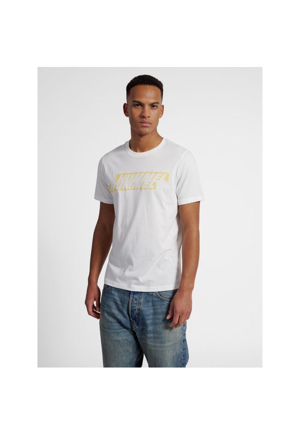 Koszulka z logo Hummel Graphic Displaced. Kolor: biały. Materiał: dzianina. Sport: fitness, piłka nożna