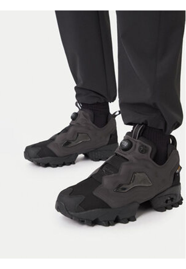 Reebok Sneakersy EO- INSTAPUMP FURY 94 WINTER 100230812 Czarny. Kolor: czarny. Materiał: materiał