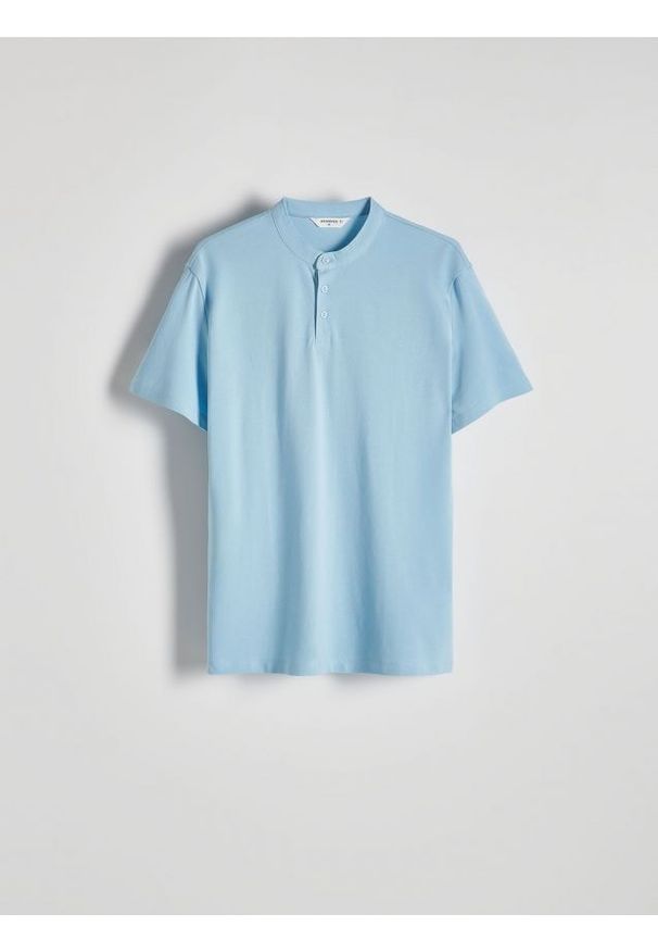 Reserved - Koszulka polo ze stójką - jasnoniebieski. Typ kołnierza: polo, kołnierzyk stójkowy. Kolor: niebieski. Materiał: bawełna, dzianina