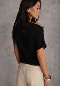 Renee - Czarny T-shirt z Bawełny z Dekoltem Łódką i Drapowaniem w Pasie Savalira. Typ kołnierza: dekolt w łódkę. Kolor: czarny. Materiał: bawełna. Styl: klasyczny #7