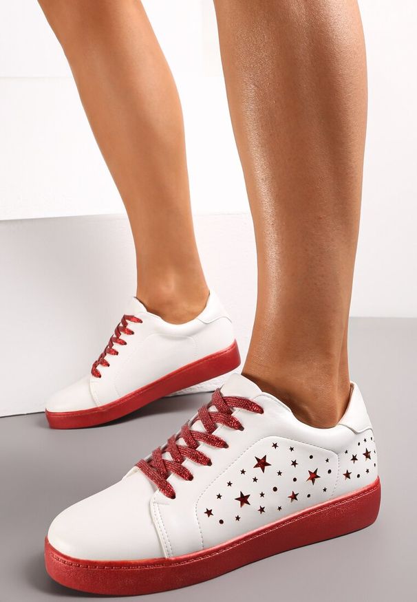 Renee - Biało-Czerwone Sneakersy Sznurowane na Grubej Podeszwie Nensa. Okazja: na co dzień. Kolor: biały