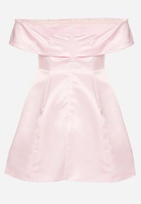 Born2be - Różowa Satynowa Sukienka Hiszpanka Vices z Kwiatowymi Aplikacjami Fennalisa. Okazja: na wesele, na ślub cywilny, na imprezę. Typ kołnierza: dekolt hiszpanka. Kolor: różowy. Materiał: satyna. Wzór: aplikacja, kwiaty. Sezon: lato #5