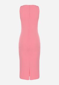 Born2be - Różowa Sukienka z Wiskozą o Dopasowanym Kroju z Rozcięciem z Tyłu Denama. Okazja: na co dzień. Kolor: różowy. Materiał: wiskoza. Styl: klasyczny, casual, elegancki #2