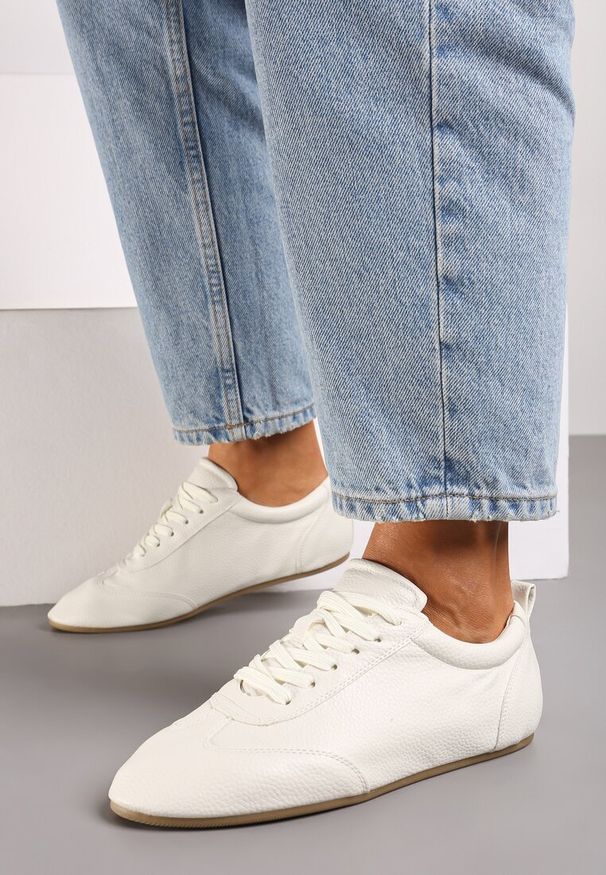 Renee - Beżowe Tenisówki bez Zdobień z Ekoskóry Verillis. Kolor: beżowy. Materiał: jeans. Wzór: aplikacja