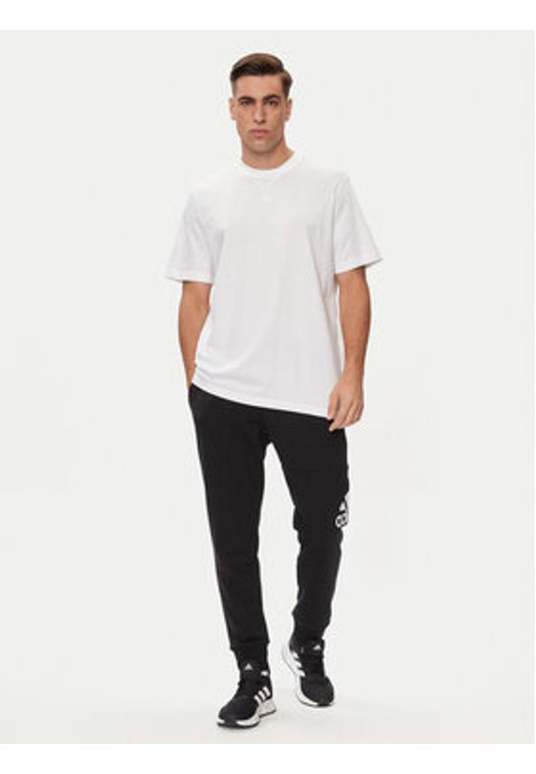 Adidas - adidas T-Shirt ALL SZN IC9788 Biały Loose Fit. Kolor: biały. Materiał: bawełna