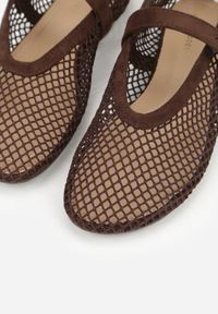 Renee - Brązowe Balerinki Ozdobione Siateczką Arolamar. Okazja: na co dzień. Zapięcie: sprzączka. Kolor: brązowy. Materiał: jeans. Wzór: aplikacja. Sezon: lato. Styl: casual, elegancki #9