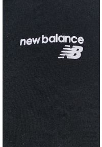 New Balance Bluza WJ03806BK damska kolor czarny z kapturem z nadrukiem. Typ kołnierza: kaptur. Kolor: czarny. Materiał: dzianina. Długość rękawa: raglanowy rękaw. Wzór: nadruk #6