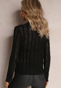 Renee - Czarna Bluzka z Ażurowymi Drobnymi Wycięciami Sophanne. Okazja: na co dzień. Typ kołnierza: kołnierzyk stójkowy. Kolor: czarny. Materiał: jeans, skóra. Długość rękawa: długi rękaw. Długość: długie. Wzór: ażurowy. Styl: klasyczny, casual, elegancki