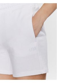 DKNY Sport Szorty sportowe DP3S4993 Biały Regular Fit. Kolor: biały. Materiał: bawełna, syntetyk #3